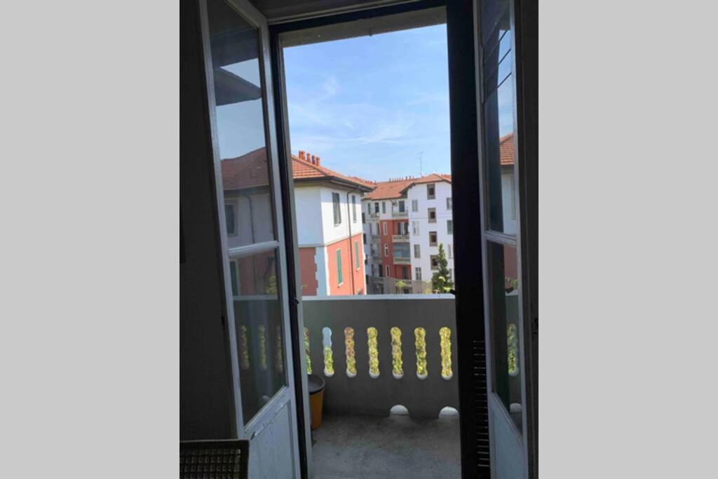 Appartamento Splendido Con Tutti Servizi In Zona Navigli มิลาน ภายนอก รูปภาพ